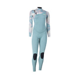 ION Amaze Core 3/2 Front Zip Damen-Neoprenanzug in Hellblau mit gemustertem Ärmeln, Frontalansicht