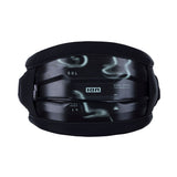 ION Sol Curv 2026 Trapez schwarz mit Wabenstruktur, Frontansicht, Kite-Waist mit ION-Branding
