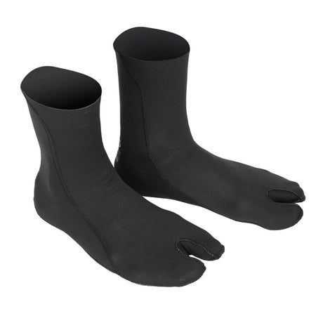 ION Plasma 0.5 Neoprensocken in Schwarz, 2er-Paar mit verstärkter Zehenpartie, Frontansicht