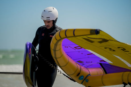 ION Hüftgurt 2026 in Violett und Gelb, Kitesurfing-Ausrüstung, Frontalansicht beim Wassersport