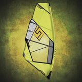 Patrik 4-Wave LTD Kiteboard in Neongelb mit schwarzen Kanten, Draufsicht, Kunststoff-Konstruktion mit geometrischem Design