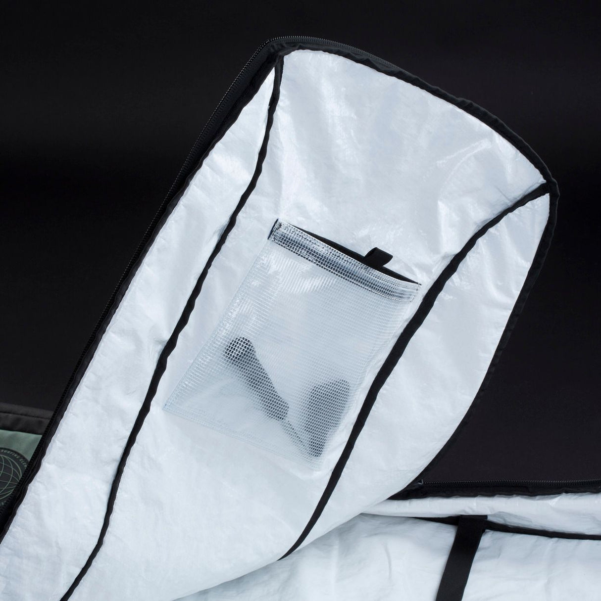 ION Collision Vest Element Side Zip 2026 weiß-schwarz mit Seitenreißverschluss, Detailansicht Schulterbereich