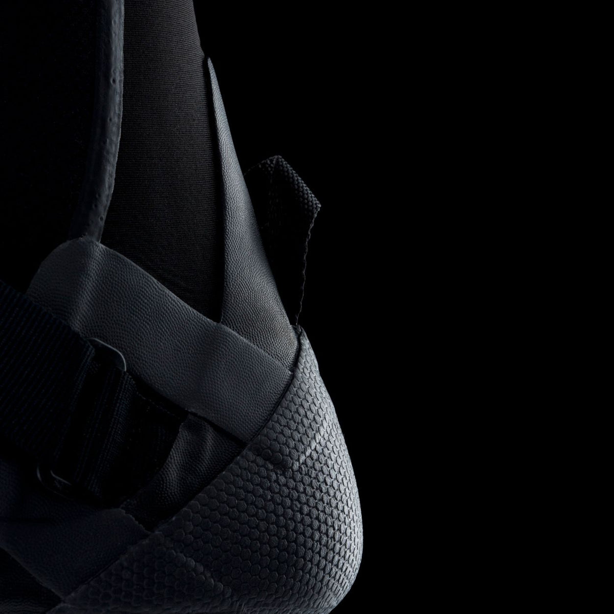 ION Collision Vest Element Side Zip 2026 schwarz, Seitlicher Reißverschluss, Detailansicht der Schutzpolsterung