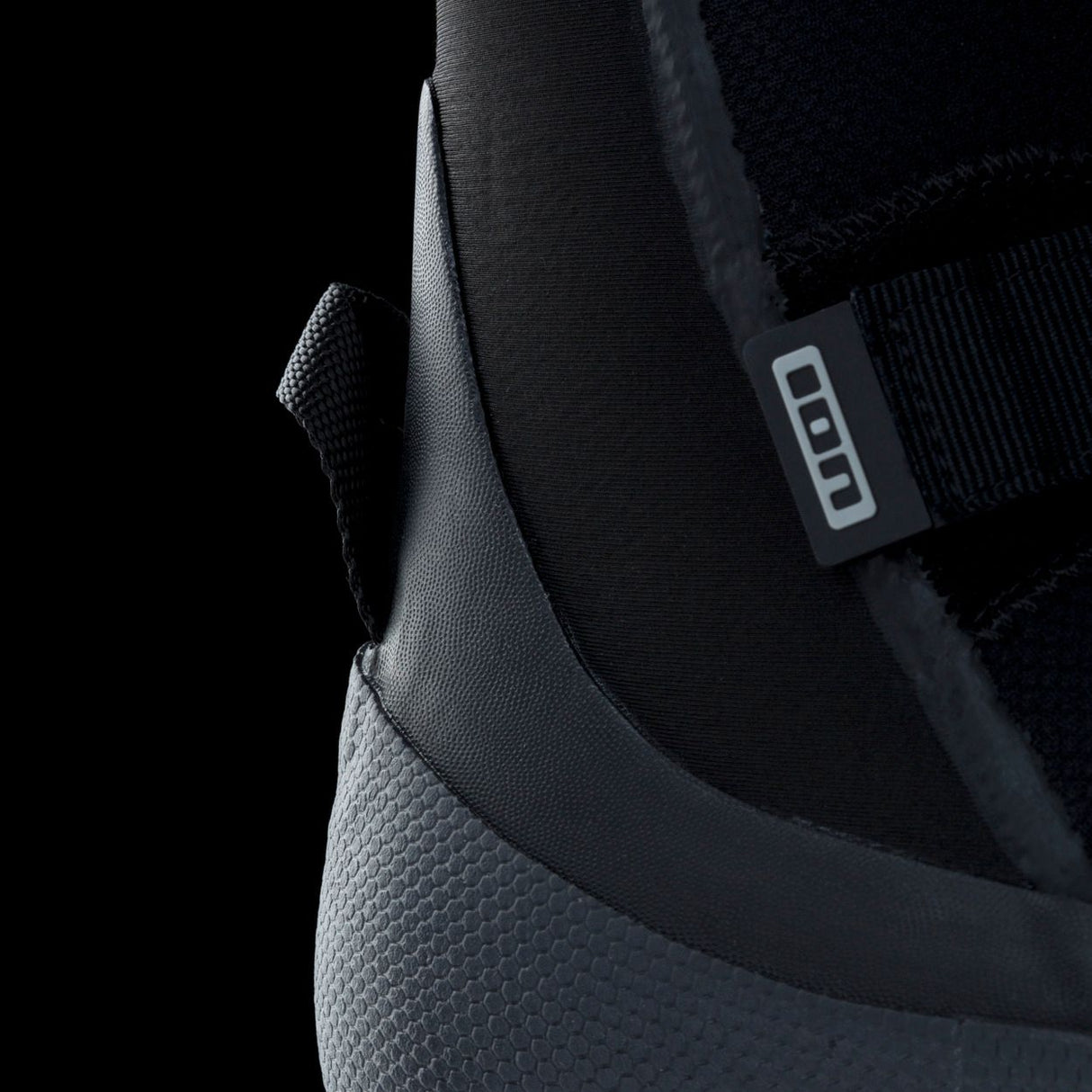 ION Collision Vest Element Side Zip 2026 schwarz mit Polsterung, Seitenreißverschluss, Detailansicht
