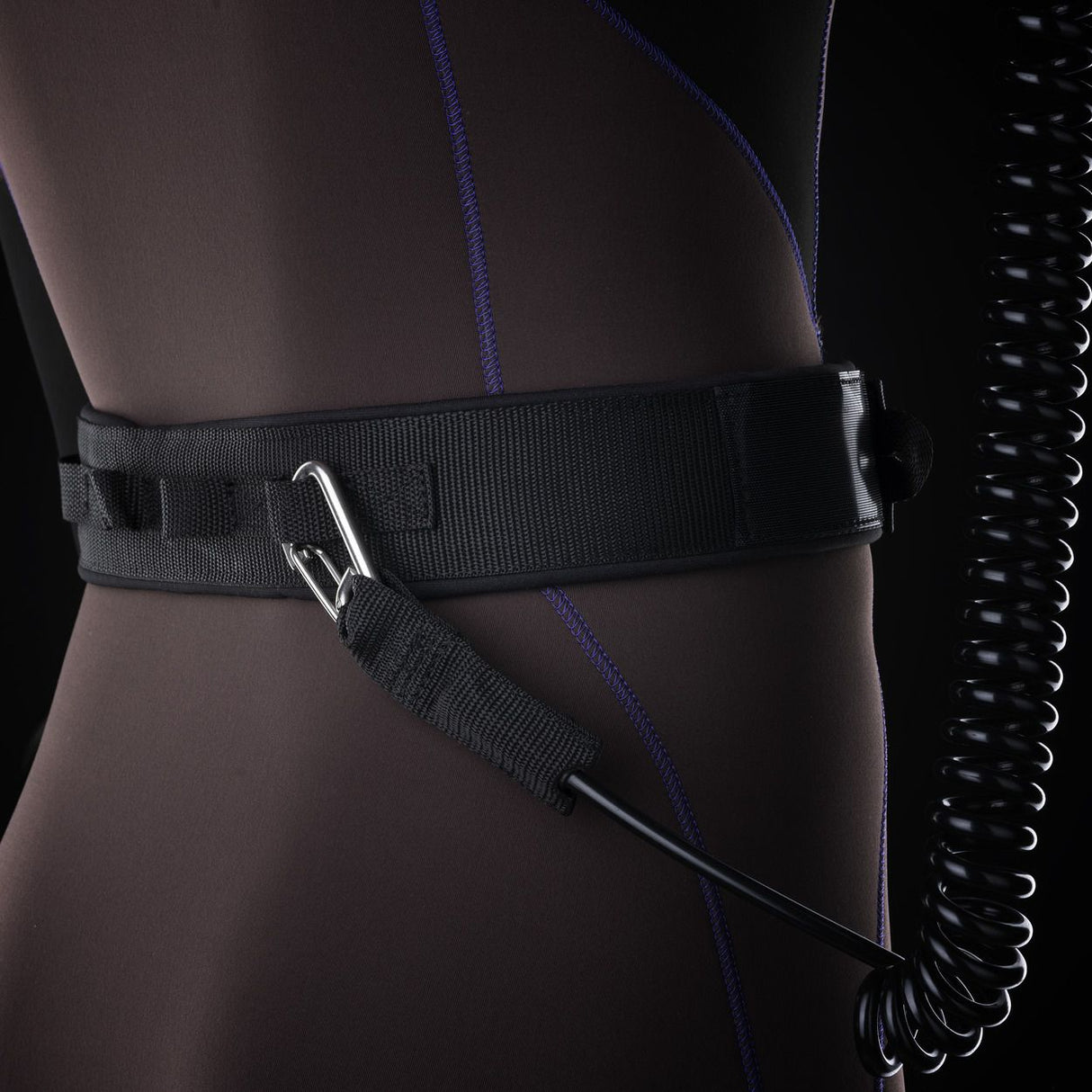 ION Ivy Weste Front Zip 2026 schwarz mit Frontreißverschluss und Befestigungsgurt, Detailansicht