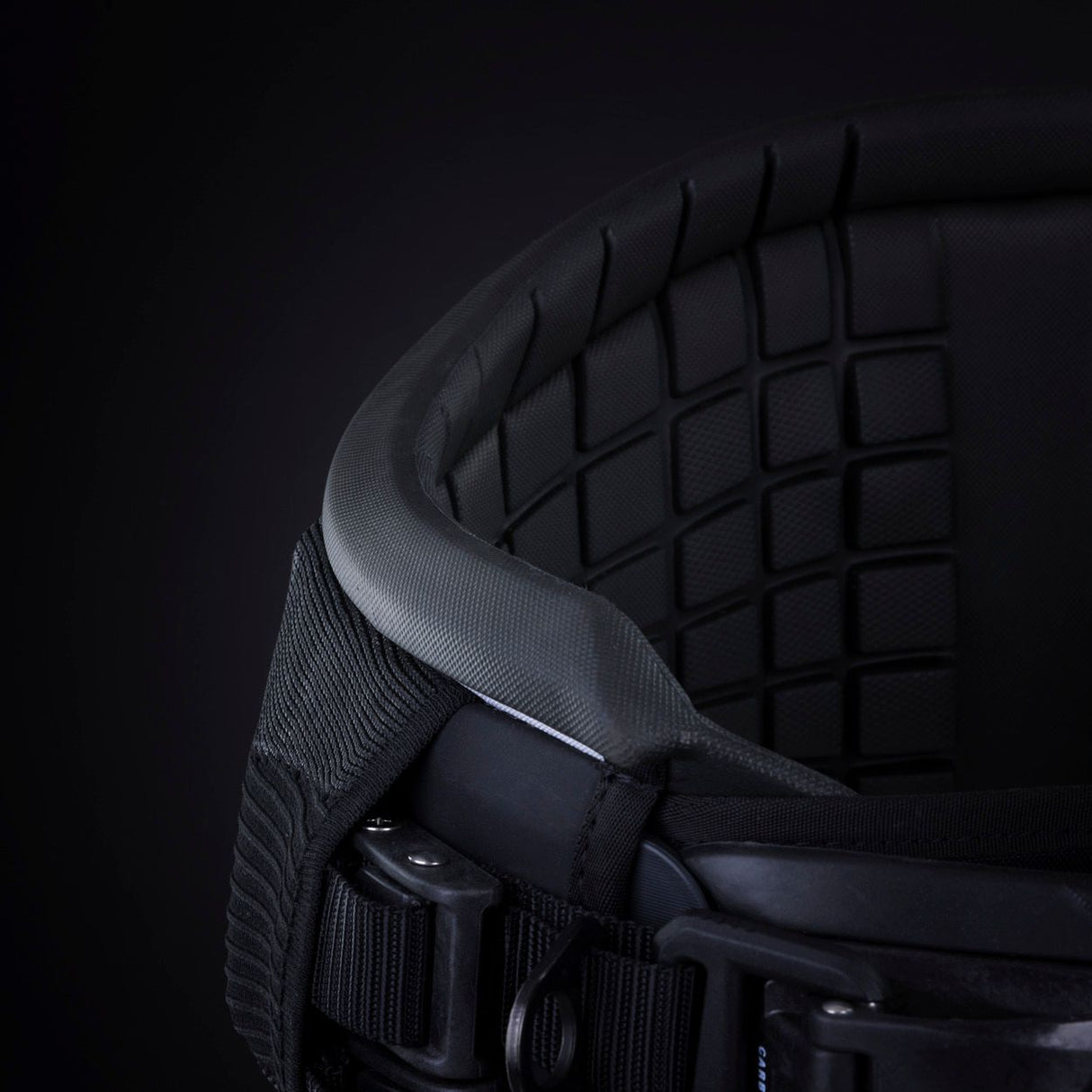ION Collision Vest Element Side Zip 2026 in Schwarz, Seitliche Detailansicht mit Schutzpolsterung und Seitenreißverschluss
