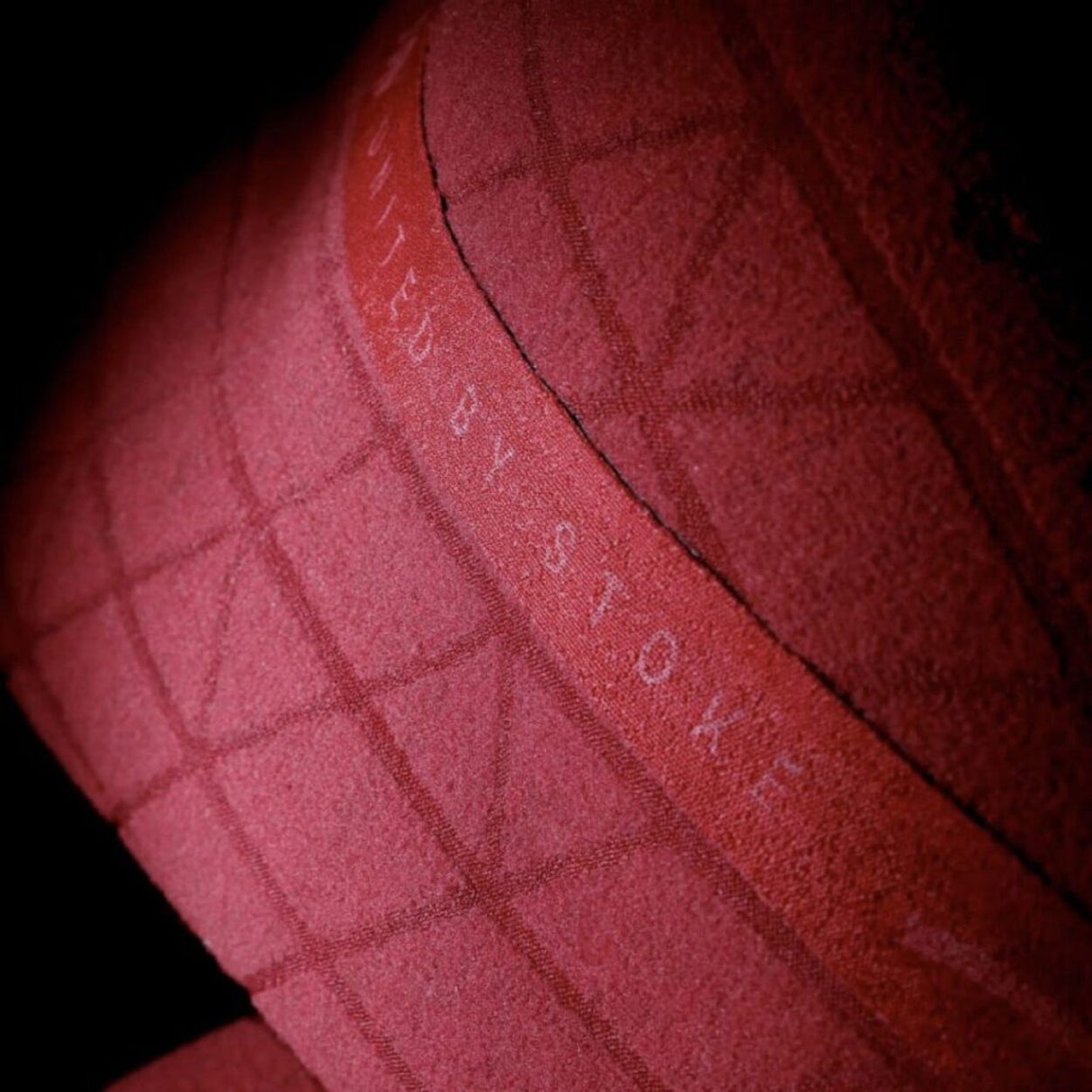 ION Collision Vest Element Side Zip 2026 in Bordeauxrot mit Seitenreißverschluss, Detailansicht des gepolsterten Materials