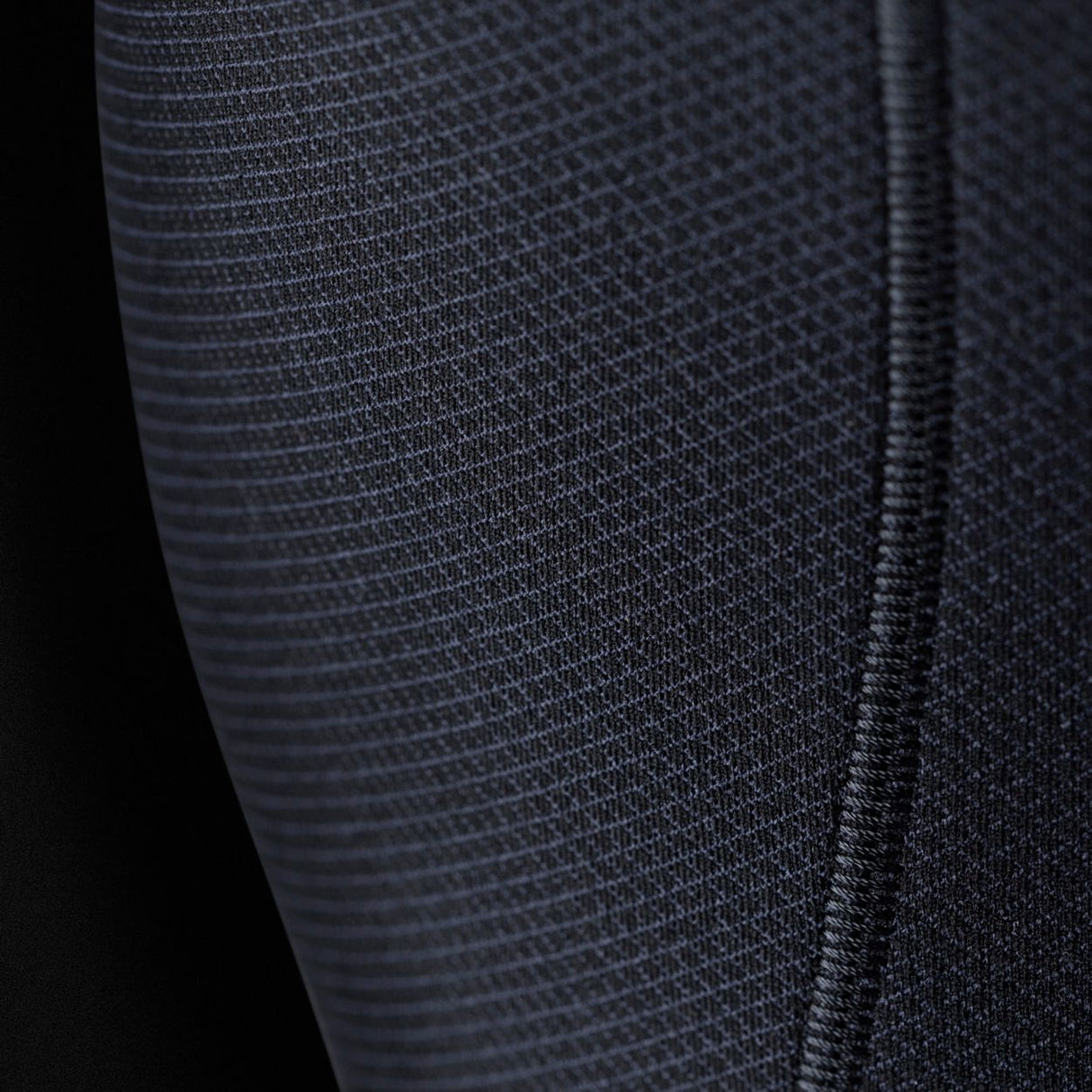 ION Collision Vest Element Side Zip 2026, schwarze Prallschutzweste mit Seitenreißverschluss, Detailansicht des strukturierten Materials