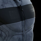 ION Neo Shelter Jacket Core 2027 in Blaugrau mit schwarzem Streifen, Detailansicht der Rückenseite mit Reißverschluss