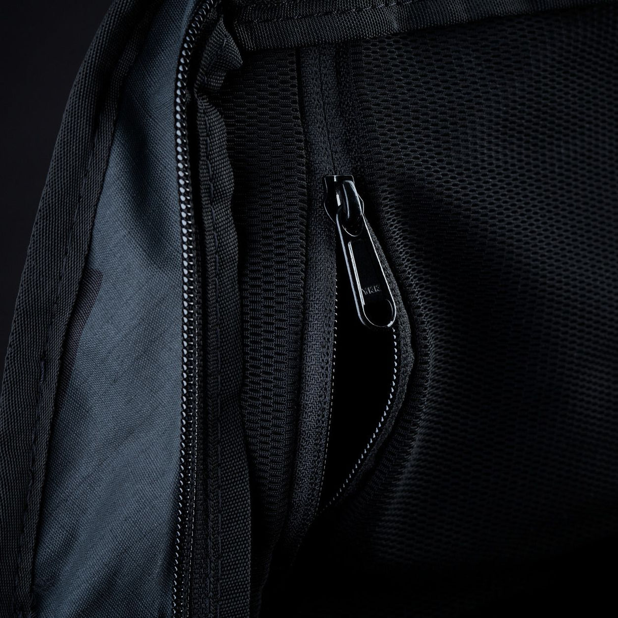 ION Collision Vest Element Side Zip 2026 schwarz, Seitenreißverschluss Detail, Neopren Material, Frontalansicht