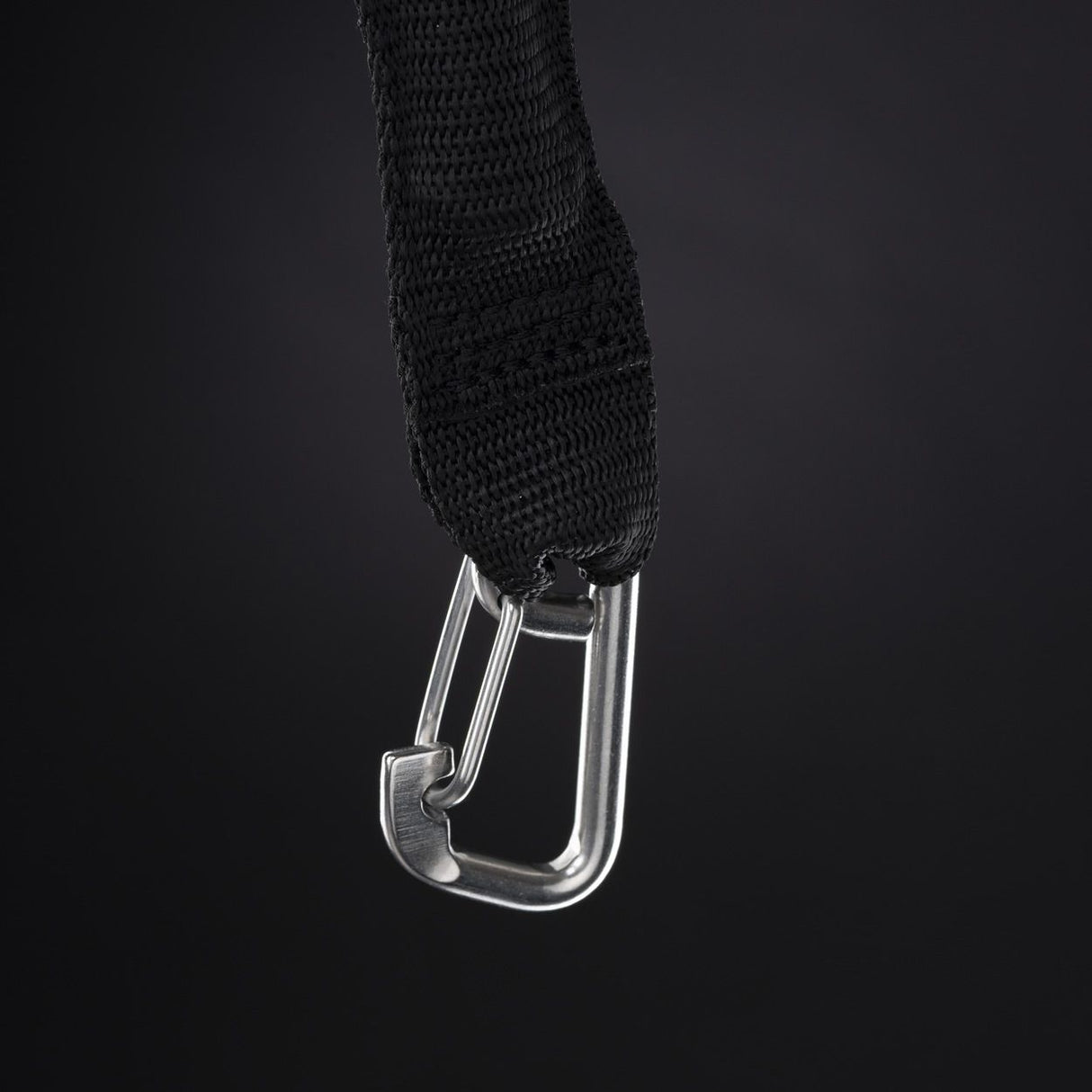 ION Water Beanie Neo Logo unisex 2026, schwarze Neopren-Mütze mit Karabiner-Detail, Nahaufnahme