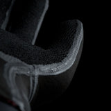 ION Wooly Neopren Beanie 2026 schwarz, Detailaufnahme der strukturierten Neopren-Oberfläche und Innenfutter