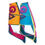 GA-Sails Pure 2026 Windsurfegel Set, Orange und Blau mit Magenta Akzenten, Frontansicht zwei Segel nebeneinander
