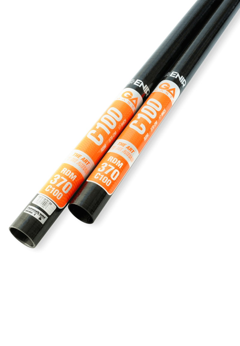 GA-Masts 2026 100 RDM Windsurf-Masten, schwarz mit orangem Etikett, Aluminium, 100cm RDM-Schacht, Diagonalansicht