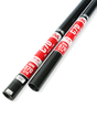 GA Masts 2026 70 RDM Windsurf-Mast, schwarzes Aluminium mit roten Beschriftungen, RDM-Verbindung, Diagonalansicht