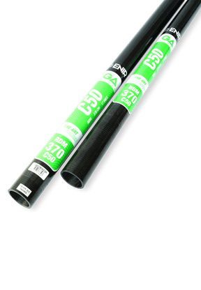 GA Masts 2026 50 RDM Windsurf-Mast schwarz mit grünen Beschriftungen, Diagonalansicht