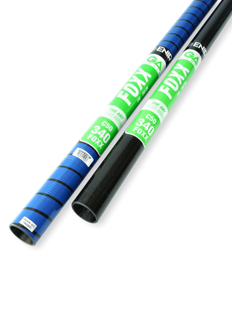 GA Masts 2026 Foxx Windsurf-Mast, blau und schwarz mit grünem Grip, diagonale Ansicht zweier Masten