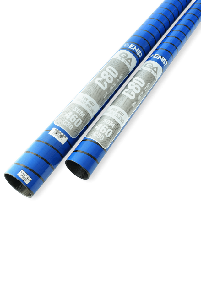 GA Masts 2026 80 SDM Windsurf-Masten in Blau mit Aluminiumschaft, Diagonalansicht zweier Masten