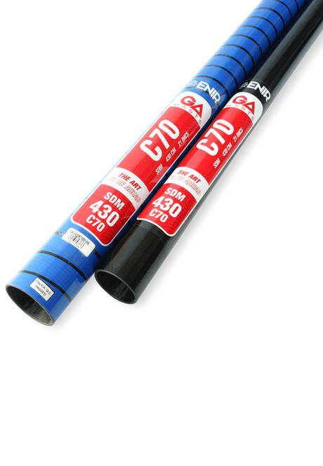 GA Masts 2026 70 SDM Windsurfmast blau und schwarz mit rotem GDA-Etikett, Diagonalansicht