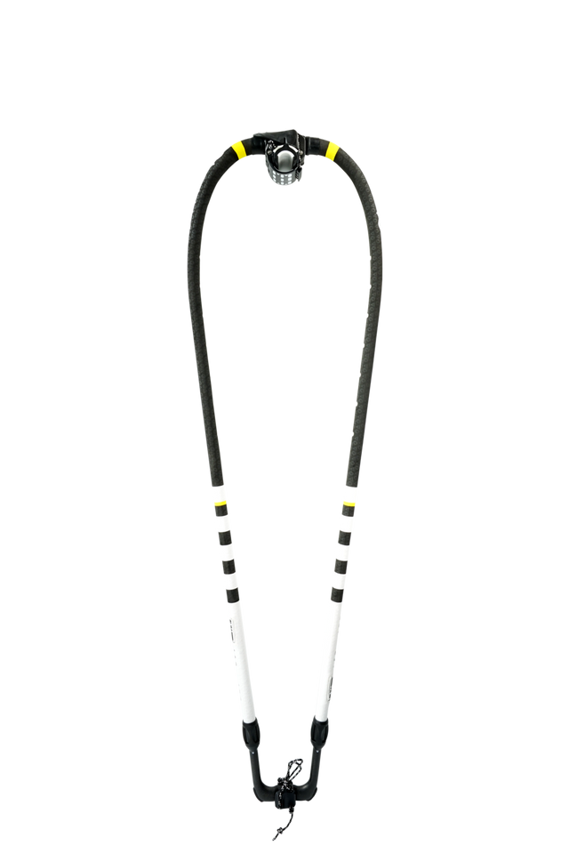 GA Booms 100% Carbon Wave 2026 Waveboardboom schwarz-weiß mit gelben Akzenten, Carbonfaser, Frontansicht