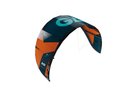 GA-Kites Spark 2026 Lenkdrachen orange-dunkelblau mit türkisem Logo, aufgeblasen von vorne