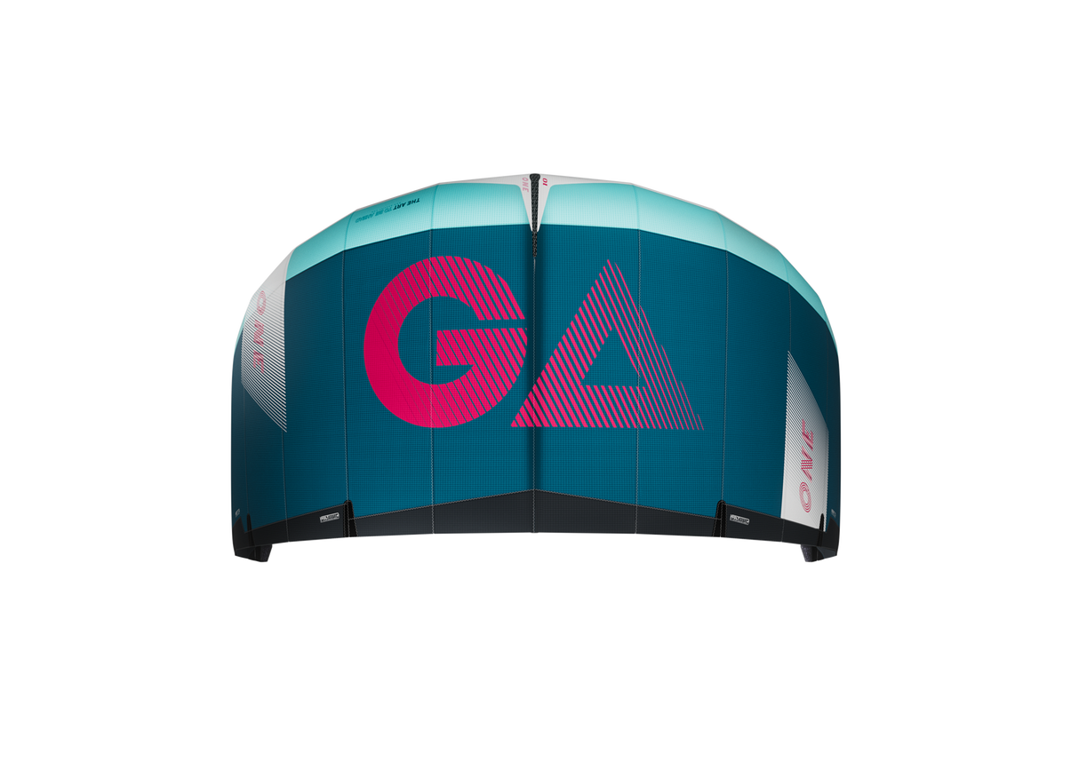 GA-Kites 2026 ONE Kitesegel, Blau-Türkis mit pinkem GA-Logo, Frontalansicht gegen weißen Hintergrund