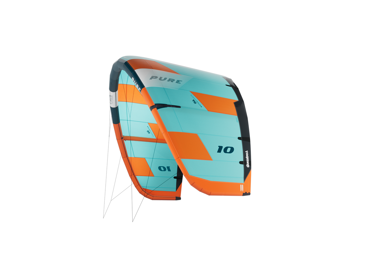 GA-Kites Pure 2026 Kitesegel, türkis-orange, Nylon mit schwarzen Streben und Leinen, Frontalansicht