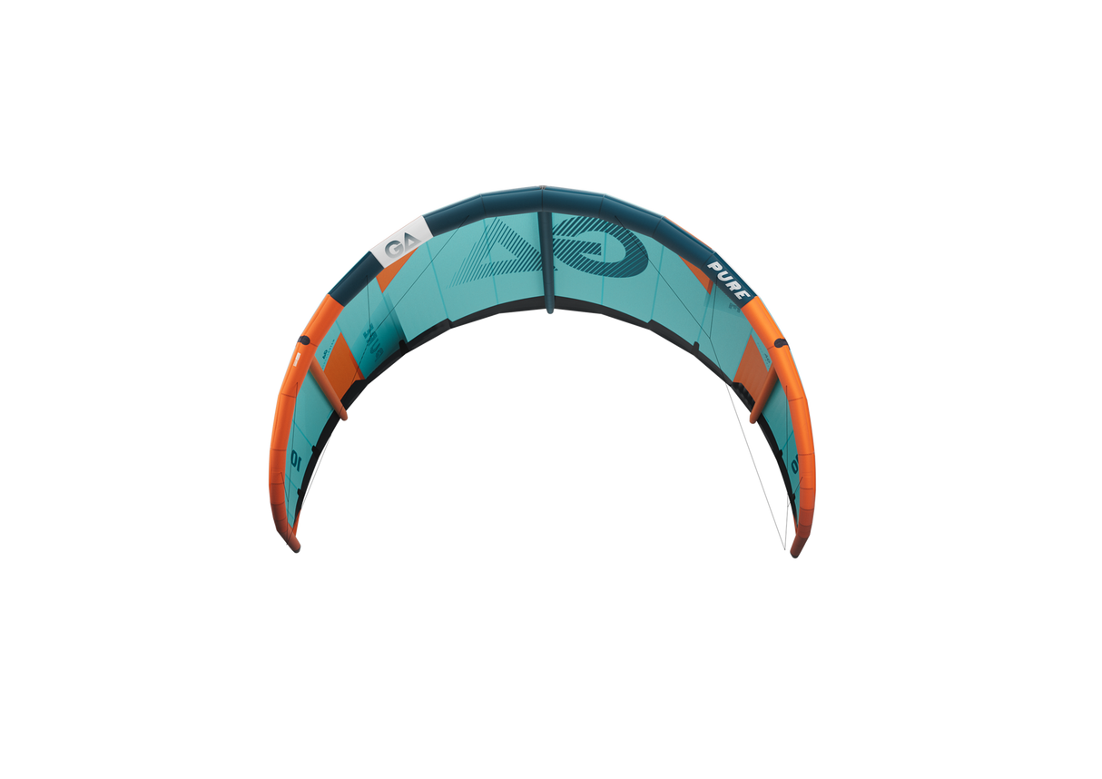 GA-Kites Pure 2026 Kitesurfing-Kite in Blau-Orange, Frontalansicht mit charakteristischem Bogendesign