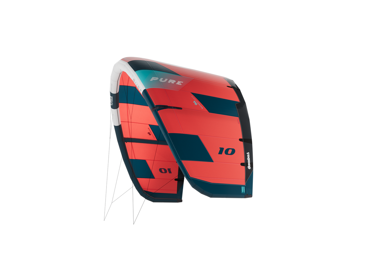GA-Kites Pure 2026 Kitesegel rot-schwarz mit Leinen, diagonale Panelstruktur, seitliche Ansicht