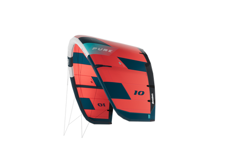 GA-Kites Pure 2026 Kitesegel rot-schwarz mit Leinen, diagonale Panelstruktur, seitliche Ansicht