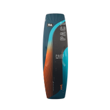 GA 2026 Kiteboard Pact Bd mit Farbverlauf von Blau über Orange zu Schwarz, Frontansicht
