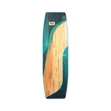 GA 2026 Kiteboard Blend mit Holzoberfläche, Petrol-Blau und Naturholz, Draufsicht