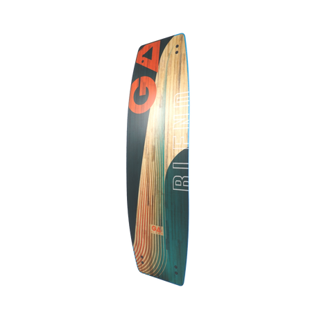 GA 2026 Kiteboard Blend Bd mit rot-schwarzem Design, Holzoptik und grünem Bereich, Seitenansicht