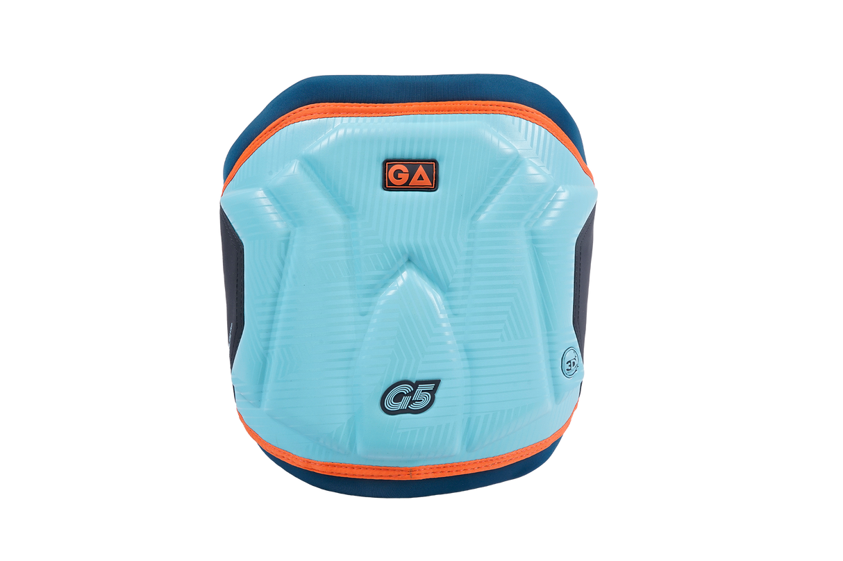GA G5 PRO Waist Harness LTD 2026 in Hellblau mit dunkelblauen und orangefarbenen Akzenten, Frontansicht