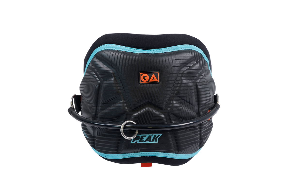 GA PEAK Waist Harness 2026, schwarzes Neopren mit blauem Rand, Frontalansicht, Trapezgurt für Kitesport