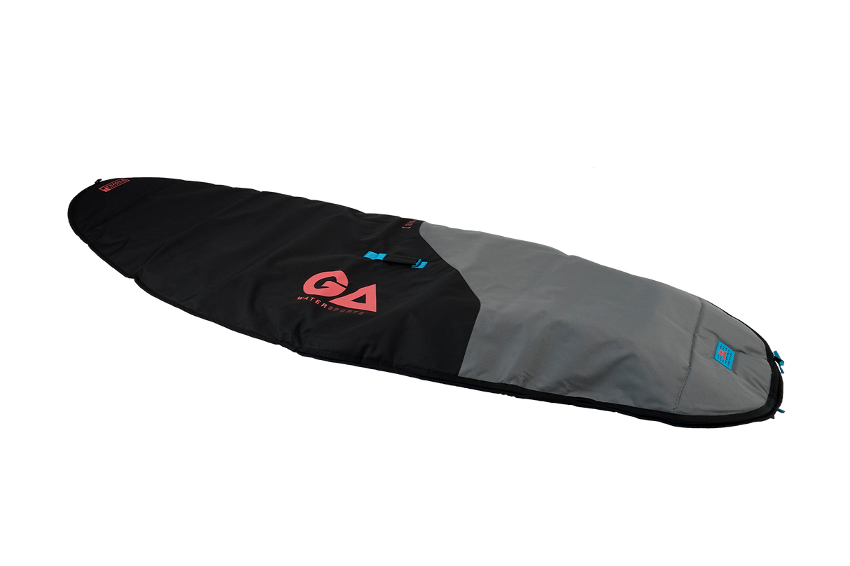 GA Windsurf Light Board Bag 2026, schwarze und graue Transporttasche mit roten Logos, Seitenperspektive