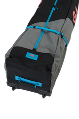 GA Quiver Bag 2026 mit Rollen, schwarz-grau mit blauen Riemen, Frontalansicht, Transporttasche für Ausrüstung