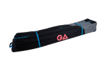 GA Quiver Bag mit Rollen 2026, schwarz-grau mit blauem Akzent und rotem GA-Logo, Seitenansicht