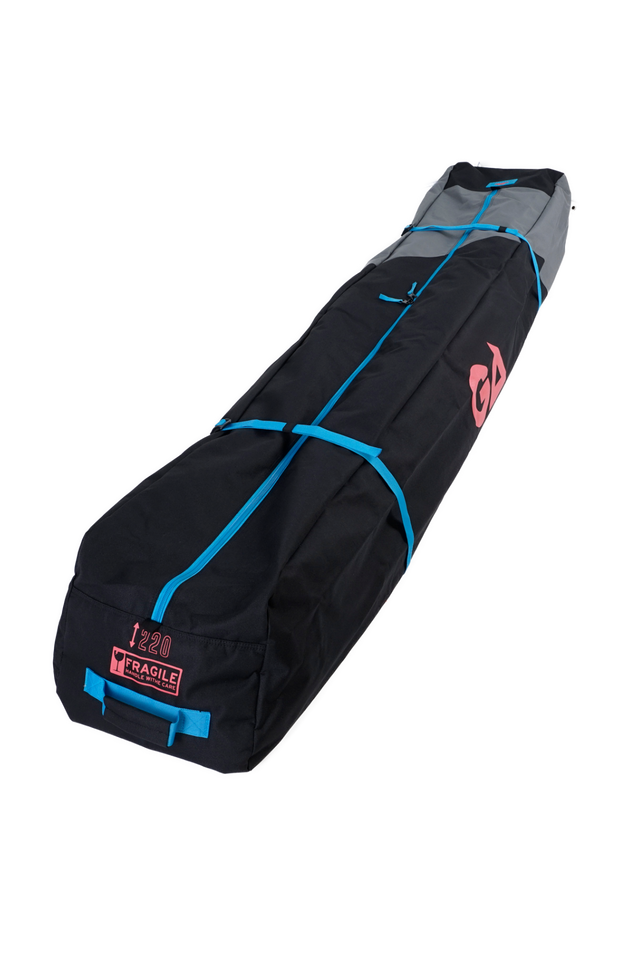GA Quiver Bag mit Rollen 2026, schwarz mit blauen Akzenten, Reisetasche mit Rädern, Seitenansicht