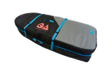 GA Wingfoil Travelbag 2026 Transporttasche schwarz grau mit blauen Riemen und Griffen Seitenansicht