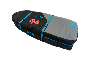 GA Wingfoil Travelbag 2026 Transporttasche schwarz grau mit blauen Riemen und Griffen Seitenansicht
