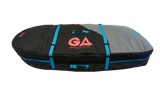 GA Wingfoil Travelbag 2026 schwarz mit blauem Schultergurt, Transporttasche für Wassersportausrüstung, Frontansicht