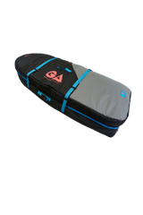 GA Wingfoil Travelbag 2026 Transporttasche schwarz grau blau mit Tragegriffen Seitansicht