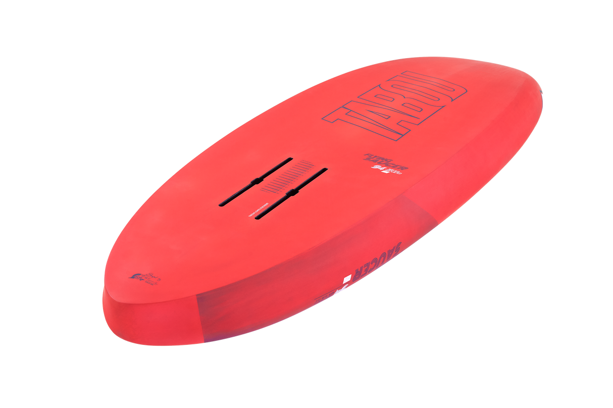 Tabou 2026 Flying Saucer Wingsegel rot, ovale Form, Draufsicht, modernes Windsurfboard-Design