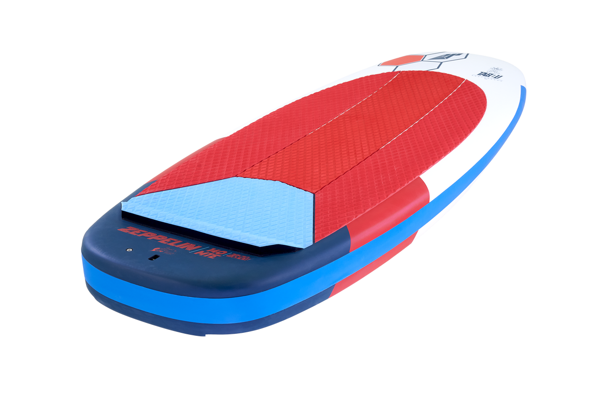 Tabou 2026 Zeppelin MTE Kite in Rot und Blau, Draufsicht auf das aufgeblasene Kiteboard mit rotem Tuch und blauem Rahmen
