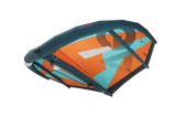 GA-Wing 2026 CROSS LW Kite, orange-blau Farbdesign, Draufsicht auf das aufgeblasene Kitesegel mit strukturiertem Material