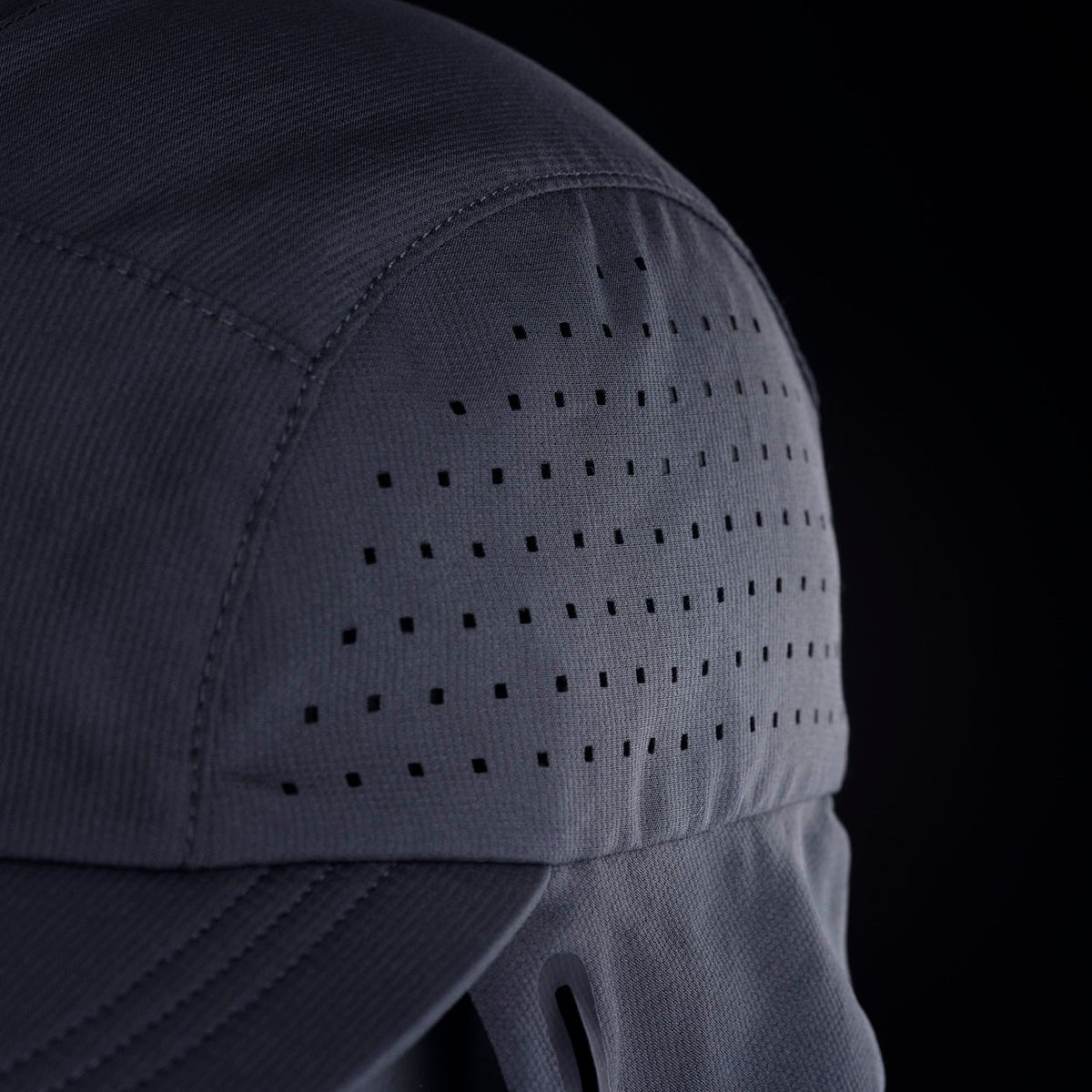 ION Collision Vest Element Side Zip 2026 in Dunkelblau mit Belüftungslöchern, Detailansicht der Schulterpartie