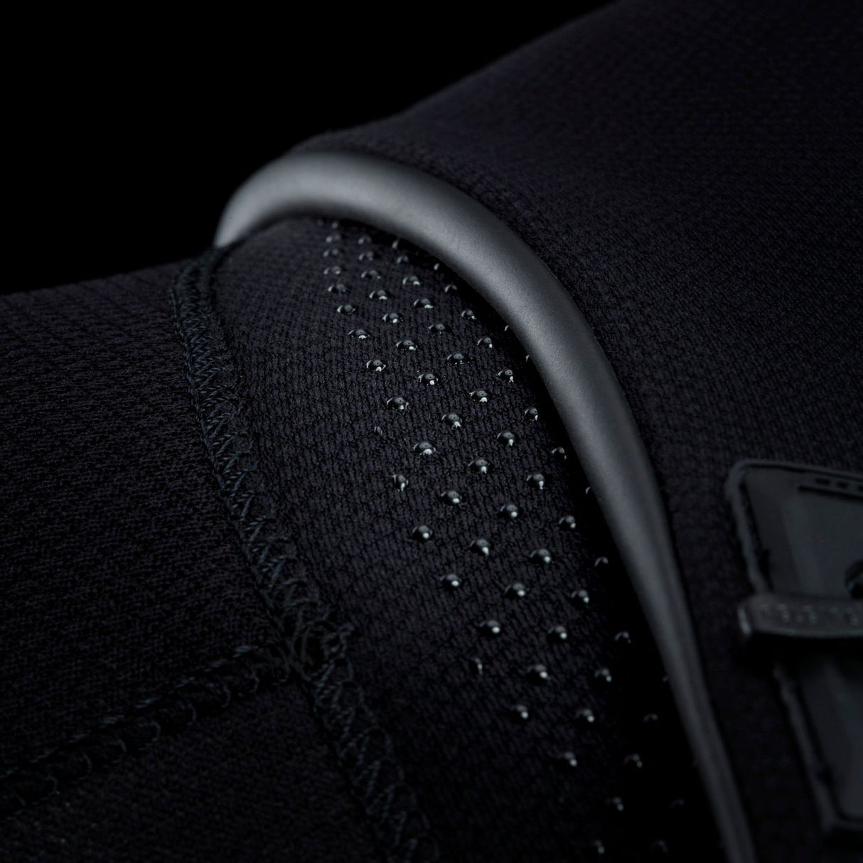 ION Collision Vest Element Side Zip 2026 schwarz, Detailaufnahme Polsterung und Seitenreißverschluss