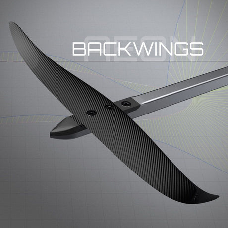 Patrik AEON Backwings Kitewing mit schwarzem Carbon-Gestell und grauen Segeln, Detailansicht der aerodynamischen Flügelkonstruktion