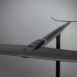 Patrik AEON Windsurf Set mit schwarzem Mast und grauem Segel, Detailansicht des Carbon-Mastes und Segels von vorne
